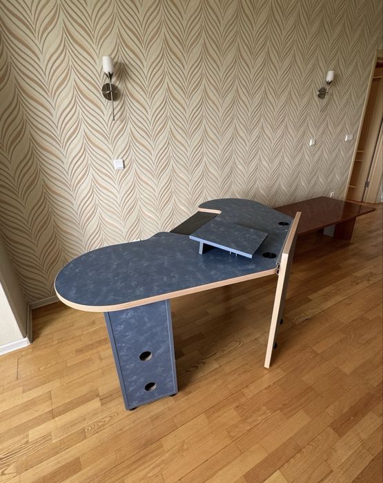 Стол синий продам