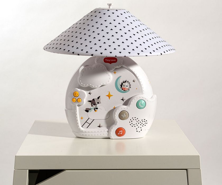 Бебешки принадлежности помпа за кърма Medela MomCozy, раница Ergobaby , стерилизатор Philips Avent , везна , гимнастика Tiny Love , шишета Haakaa