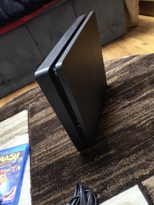 Vand PS4 slim 1TB