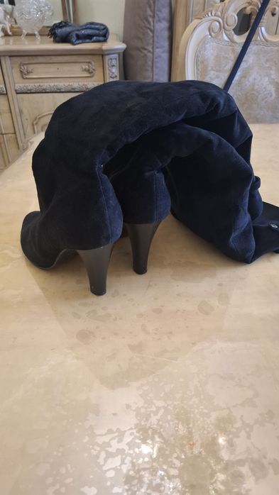 Продам замшевые сапоги