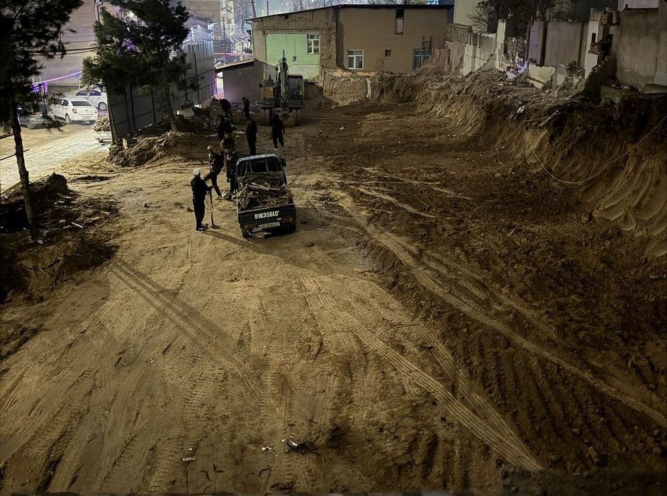 Саламатина продается земля 7,5 соток в самом центре! Под застройку!