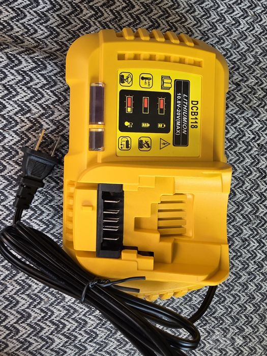 Быстрая зарядка на Dewalt аккумулятор. DSB 118 ,6A ,12v-20v