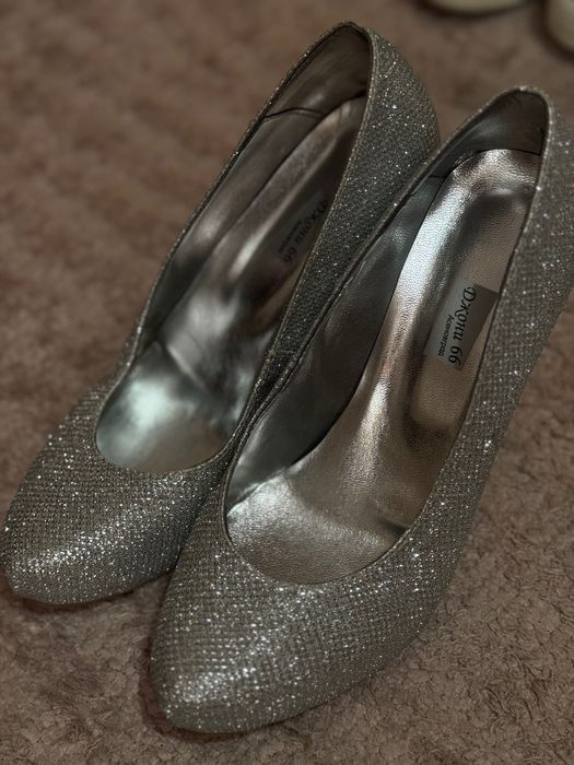 Сребърни токчета