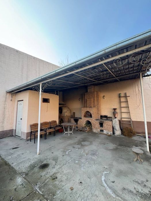 Srochno yer narxida uy sotiladi 6 sotix uglovoy joyda joylashgan