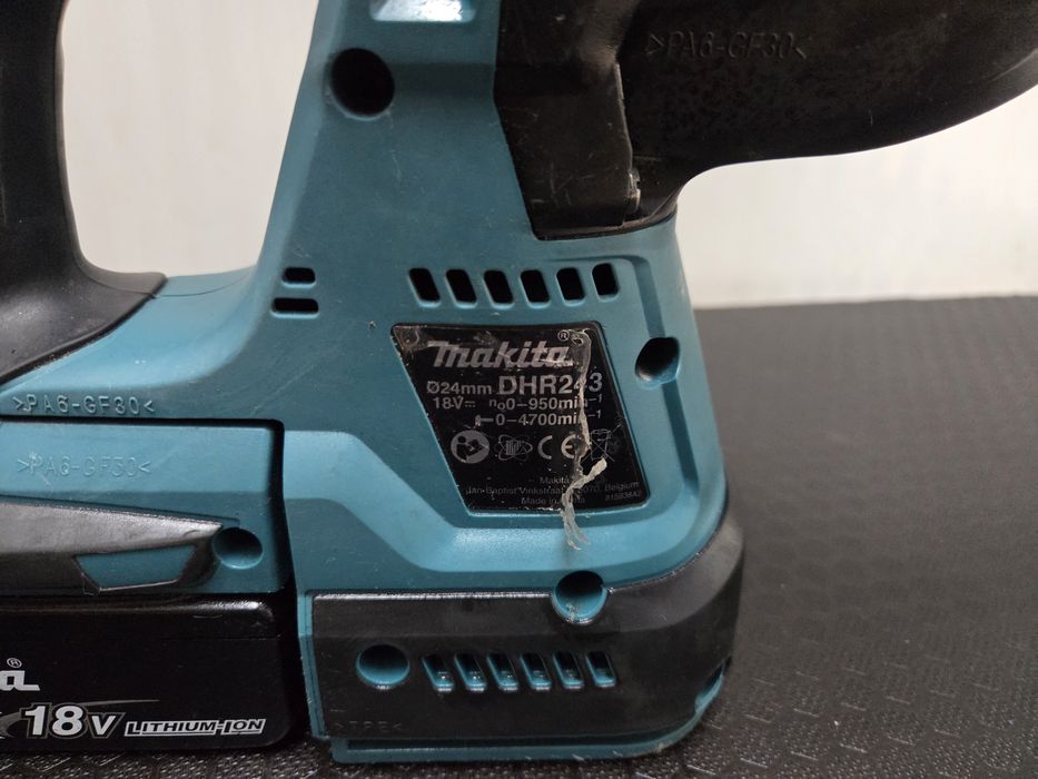 Rotopercutor Makita DHR243 corp si acumulator 5 amperi