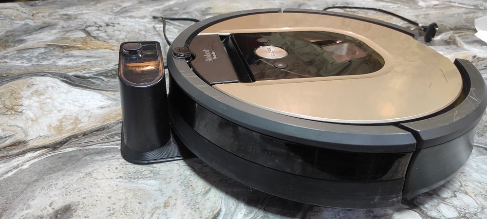 Продавам прахосмукачка робот IRobot rumba 960