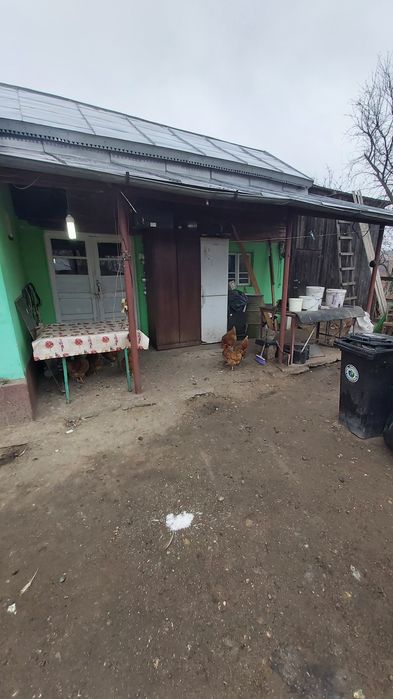 Vând casă cu teren