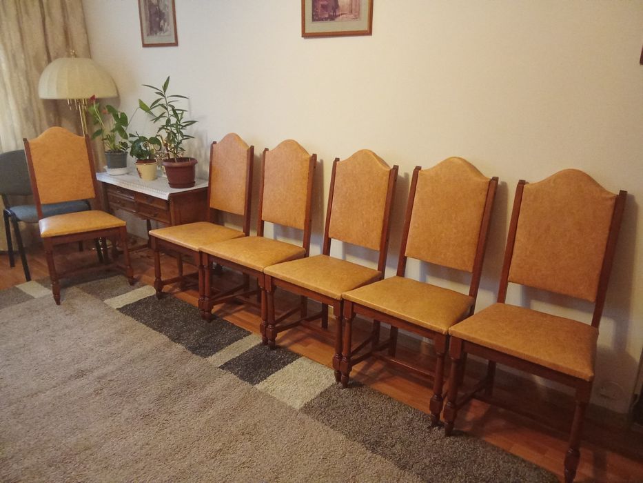 Vînd scaune vintage