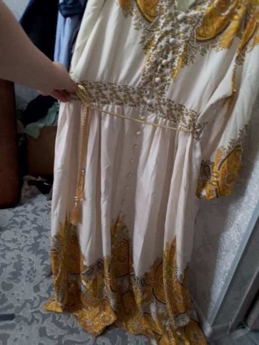 ayollarimiz uchun ajoyib kuylak tadbirlarga kiyish uchun mos keladi