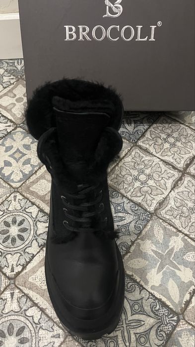 Срочно продам ботинки