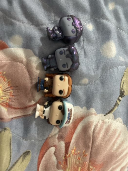 Фигурки очень  странные дела