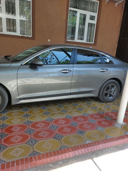 Kia k5. 2022 oxiri. 57 ming yurgan. 22.500 ming.u.e