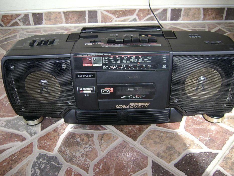 Касетофон Шарп WQ238 BH/BK/ двукасетъчен и нови касети Maxell 90 мин.
