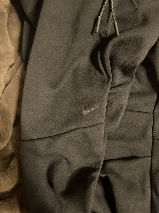 Продавам Nike Tech