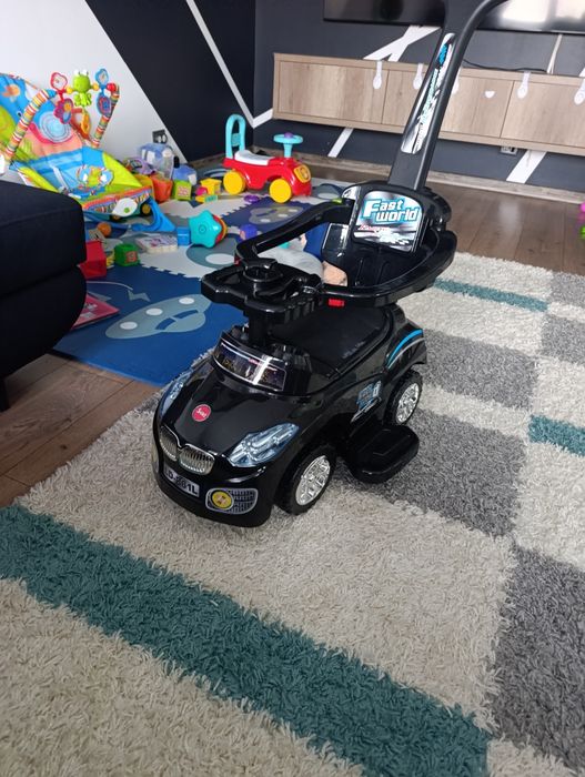 Vând mașinuță bebe