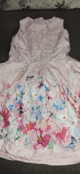 Роклички различни размери