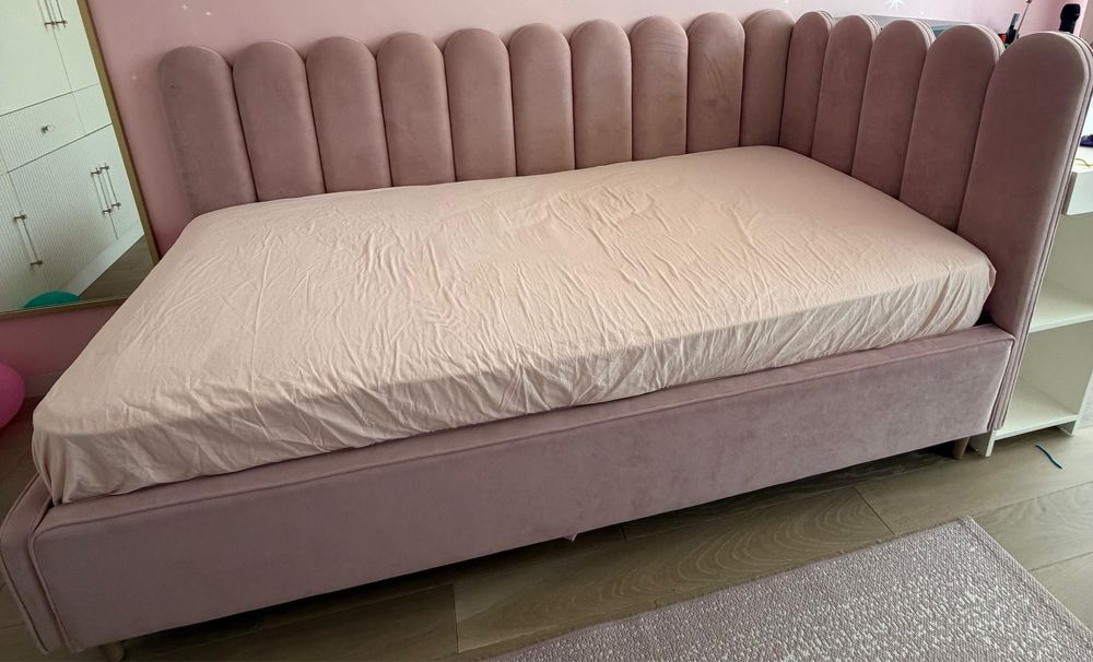 Продается кровать с матрасом