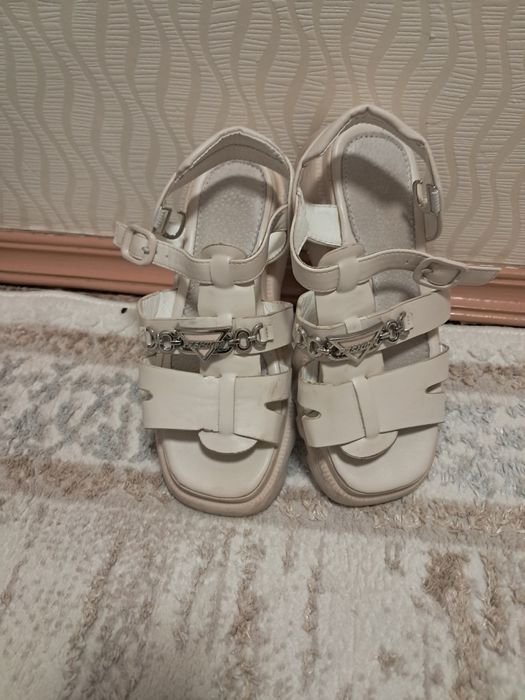 Босоножки на девочку 8-10 лет