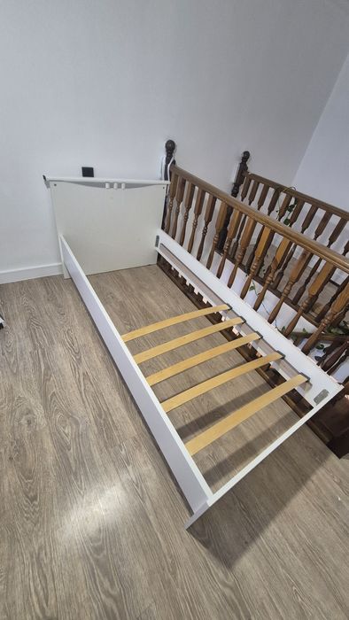 Продам детскую кровать белого цвета