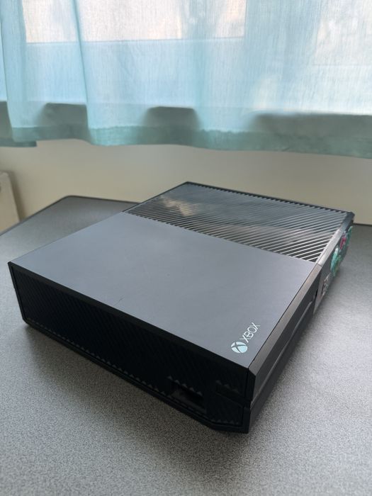 XBOX ONE 1TB + 6 jocuri si maneta