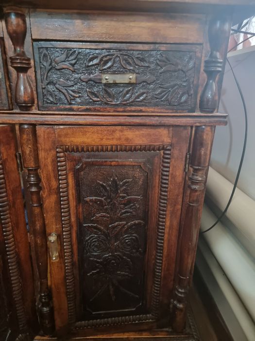 Старинный шкаф ручной работы