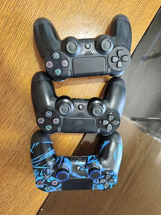 Продаю PS4 pro   1 tb