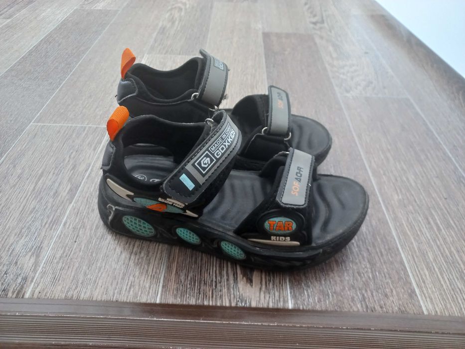 Детская обувь. Сандали на мальчика. Размер 31. В хорошем состояни .