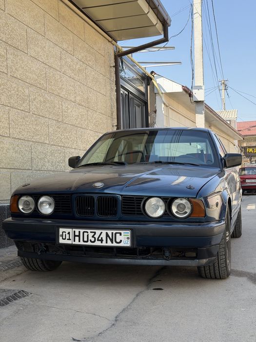 BMW 520i srochna sotiladi
