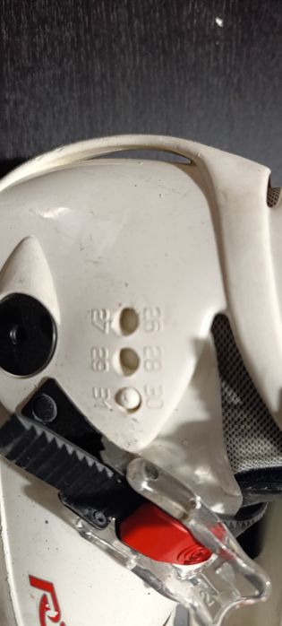 Vând patine copii cu mărimi ajustabile.