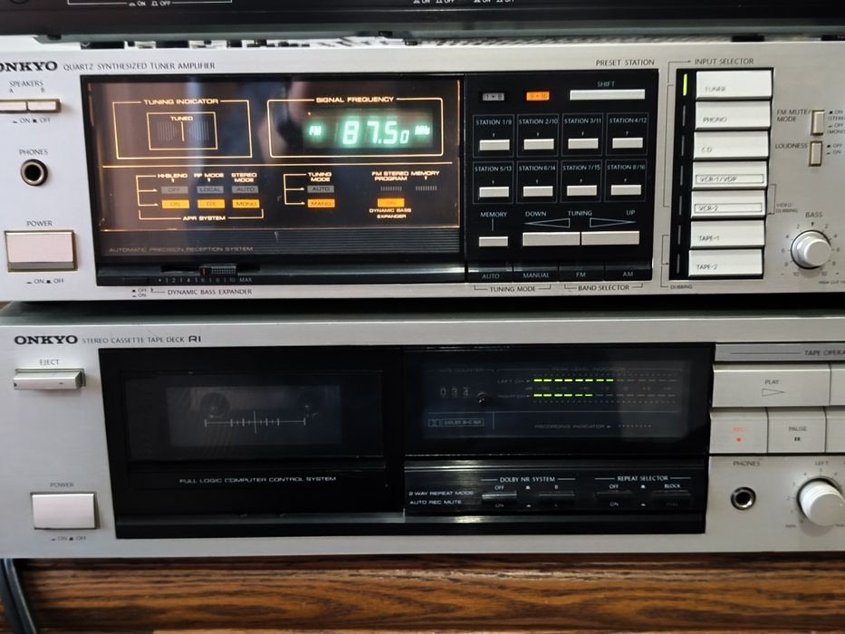 Linie Onkyo amplificator TX- 7330 și deck TA-2530