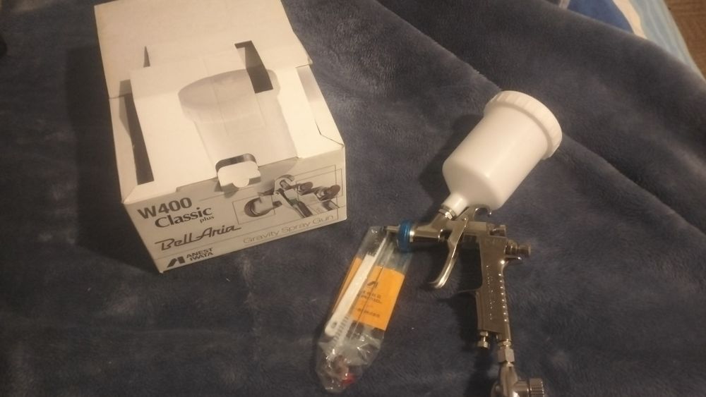 Vând pistol de vopsit Ivata belaria W 400