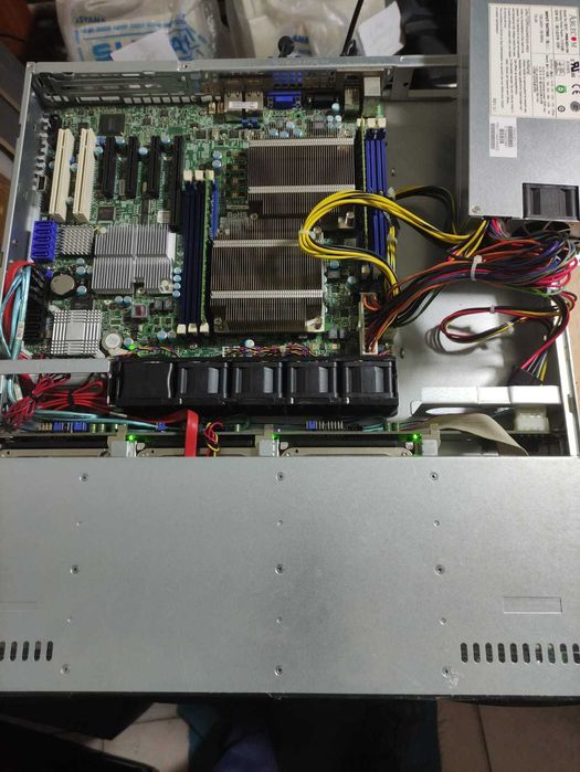 Рабочие 2 сервера 1U-форм-фактор, в отличном состоянии!