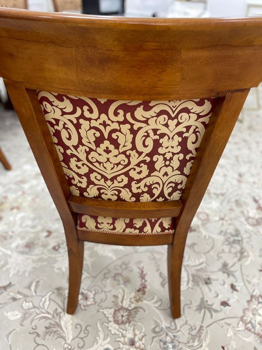 Стол и стул  мебели