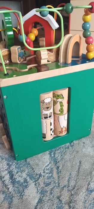 Дървен интерактивен куб