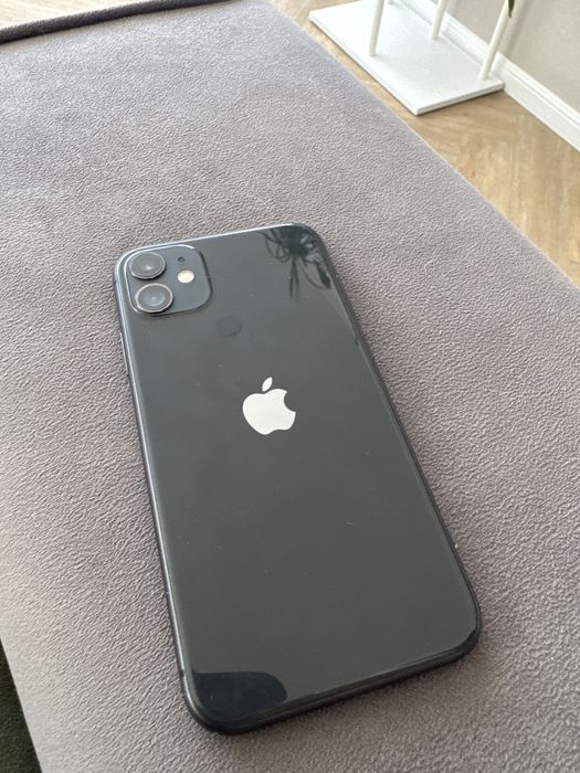Iphone 11 black.