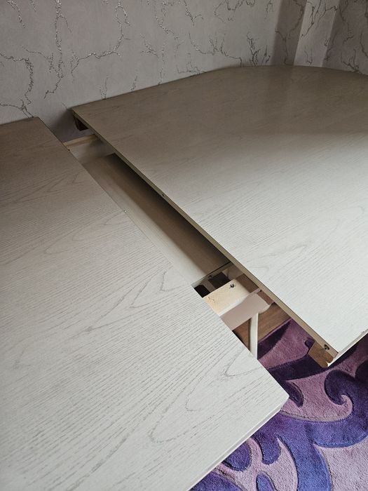 Стол для гостиной