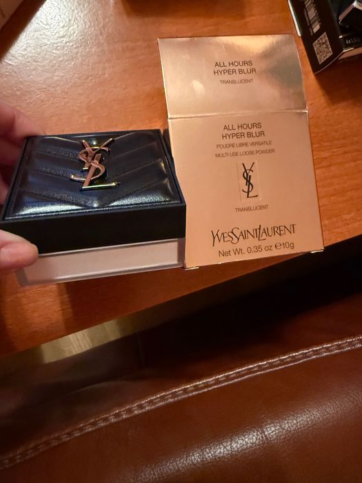 Vand pudra fixare machiaj Yves Saint Laurent! Noua!