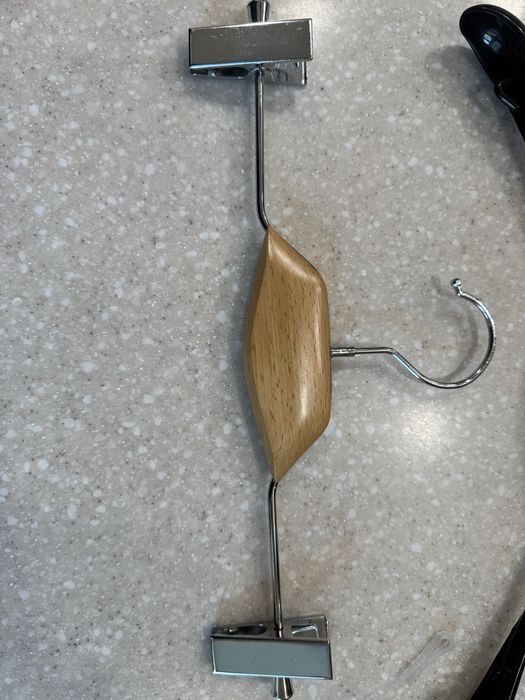 Вешалка для брюк и юбок