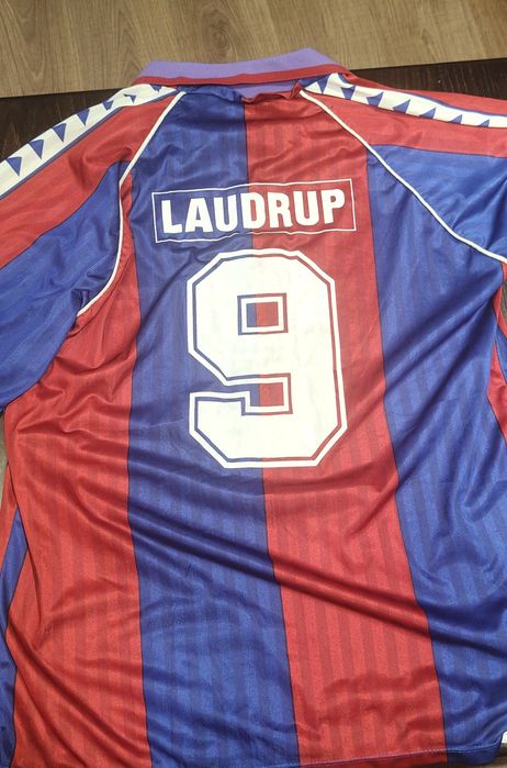 Уникална ретро футболна тениска Barcelona 1992-1994 Home – Laudrup #9