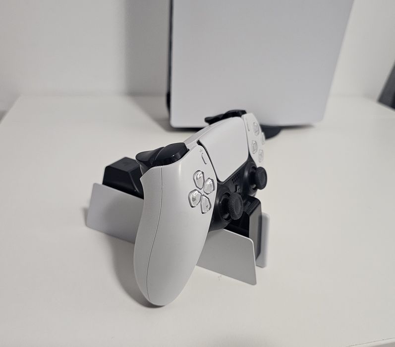 PS5 cu Disc 825GB – Controler + Stație Încărcare Sony