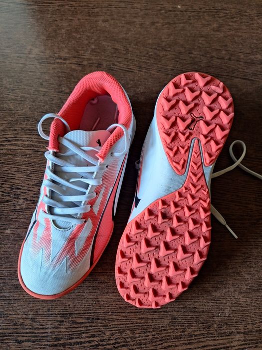 Incaltaminte fotbal copii, Puma ultra play, gazon sintetic 
ULTRA PLAY
