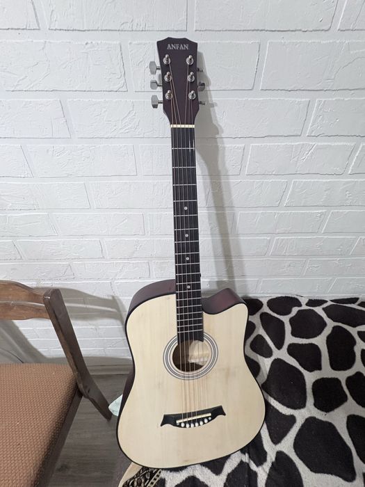 Гитара акустическая