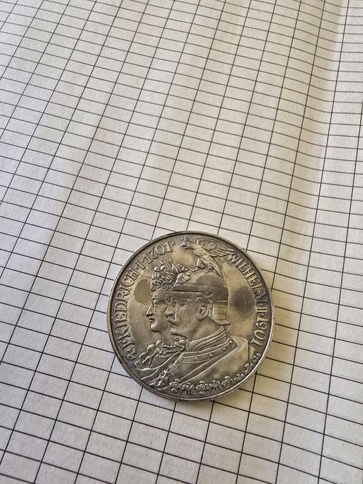 Продавам 3 броя монети