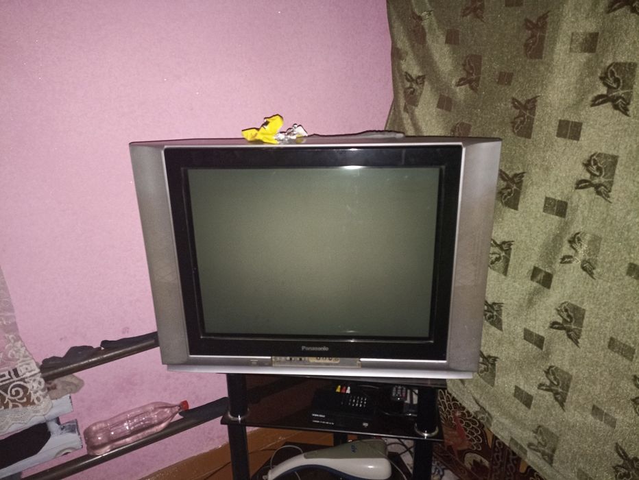 Panasonic katta televizor