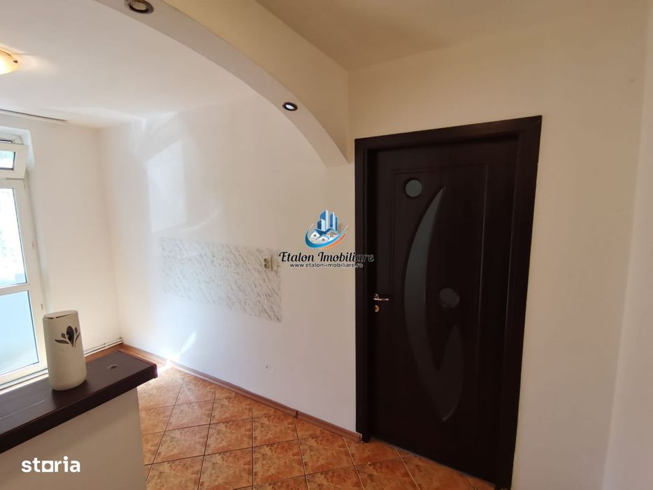 Apartament 2 camere decomandat / parter / Scoala 10 / Precista