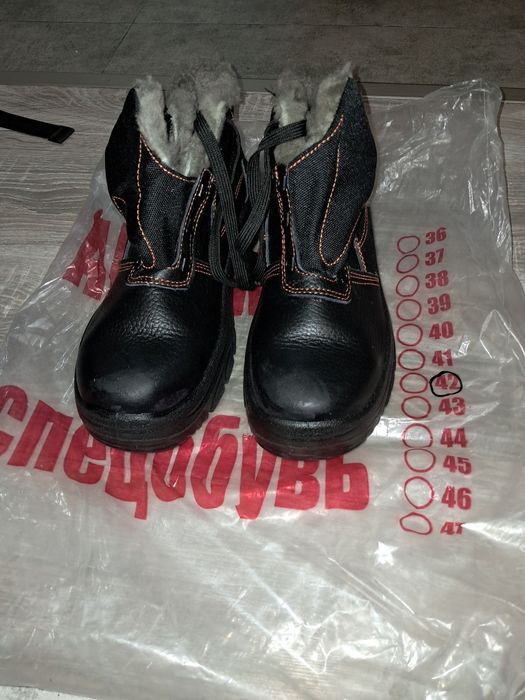 Продам зимние новые рабочие ботинки