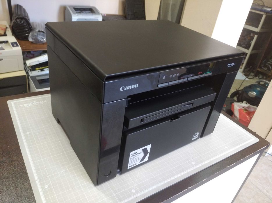 Като нов! Лазерен принтер, скенер и копир 3 в 1 Canon MF 3010