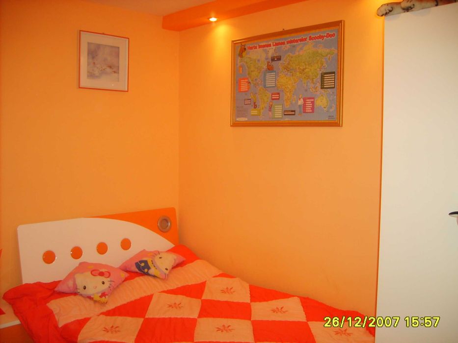 Proprietar, Ofer spre inchiriere Apartament 3 camere mobilat si utilat, zona Piata-Mioveni.