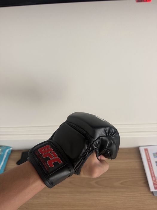 Перчатки UFC для мма