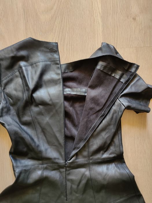 Черна кожена рокля